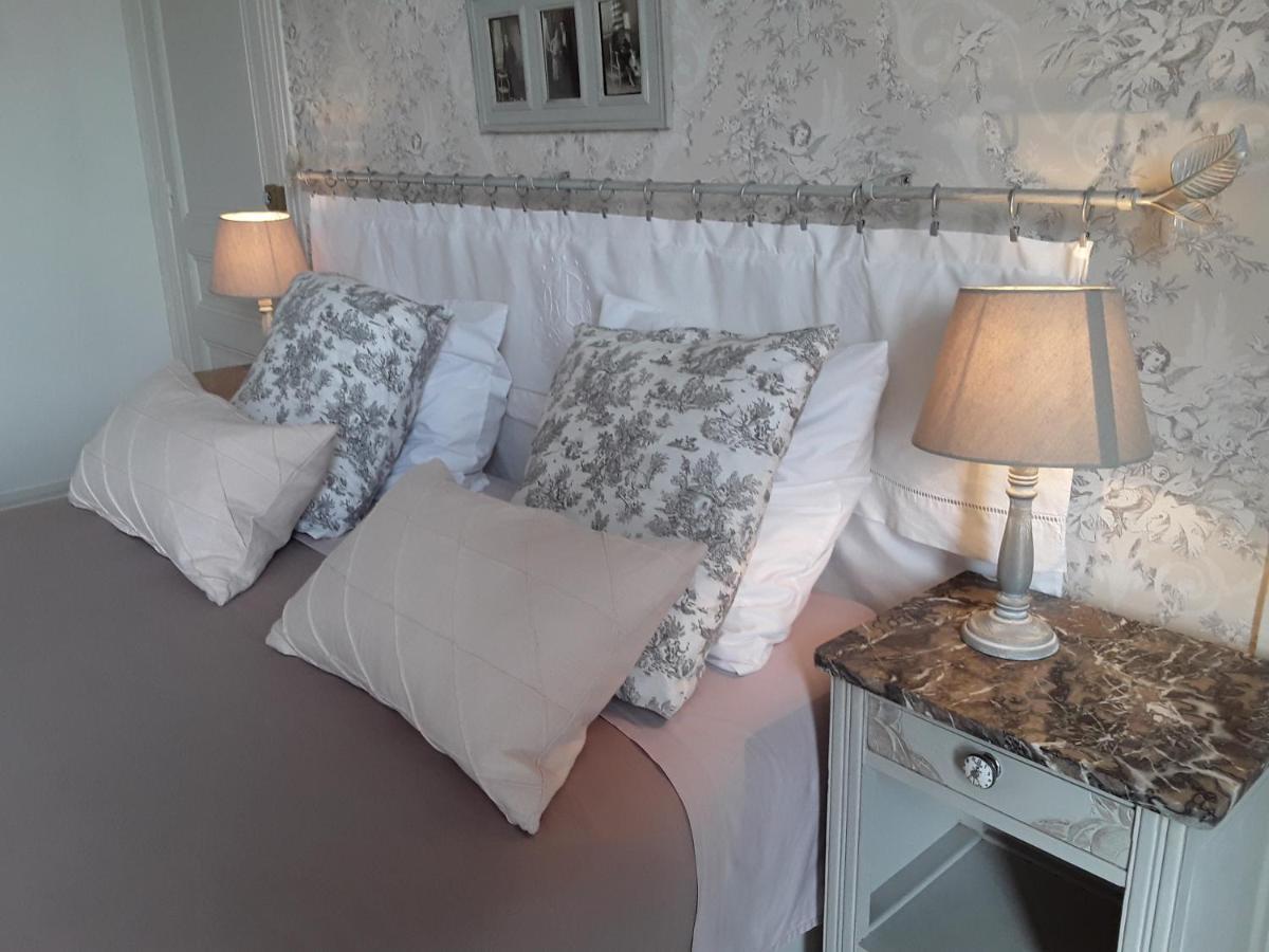 Le Manoir De Crisolles Bed & Breakfast Exterior foto